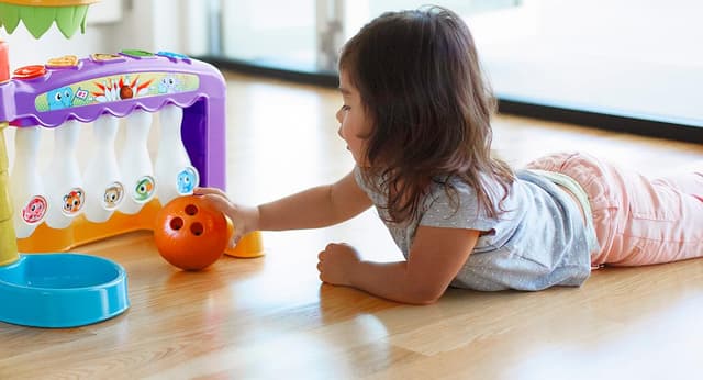 Detalle de Little Tikes 3-in-1 Sports Zone activity zone for toddlers (ages 12–36 months)