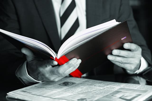 Thumbnail 5 de Oxford Black n' Red A4 Notebook 192 Pages