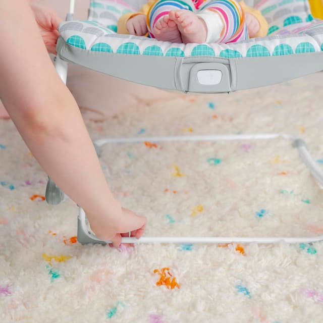 Detalle de Bright Starts Rosy Rainbow Rocker 40 lb