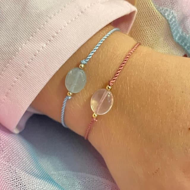 Detalle 2 de happymaker Edelsteine für Kinder: 2er-Armband-Set mit Rosenquarz & Aquamarin (4–10 Jahre)