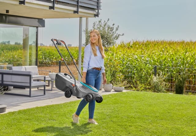 Detalle 2 de GARDENA PowerMax 32/1200 G2 – Elektrorasenmäher für bis zu 200 m²