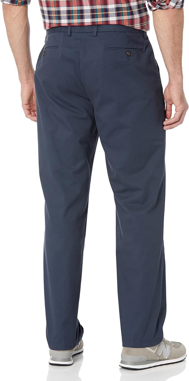 Detalle 2 de Amazon Essentials men’s straight fit wrinkle-resistant flat-front casual chino trousers