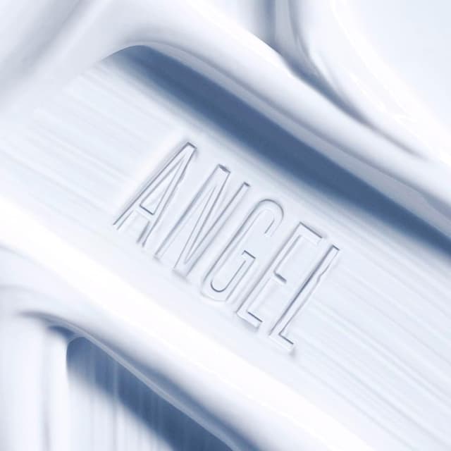 Detalle 2 de Mugler Angel Crème Parfumée pour le Corps 200 ml : hydratation riche à l’accord ambré gourmand