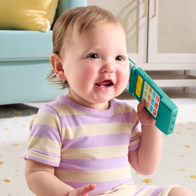 Detalle 2 de Fisher-Price Laugh & Learn flip phone toy (JMM31) with multilingual play