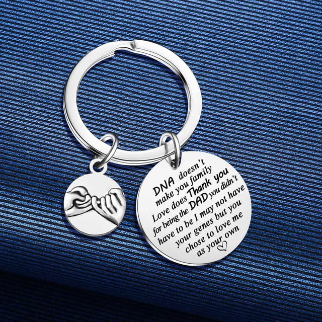 Detalle de MADHAHEFU Dad Stepdad Keychain Keyring engraved “DNA doesn’t make you family…”