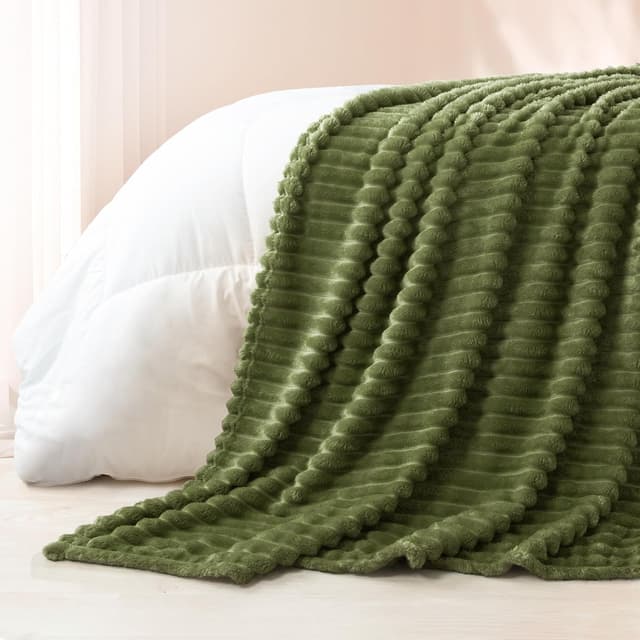 Detalle de Exclusivo Mezcla fleece throw blanket (127x152 cm) in olive green for sofa beds and all seasons