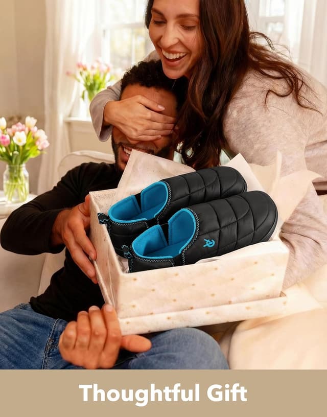 Detalle 2 de VeraCosy men’s quilted slippers with elastic gore and anti-skid TPR outsole