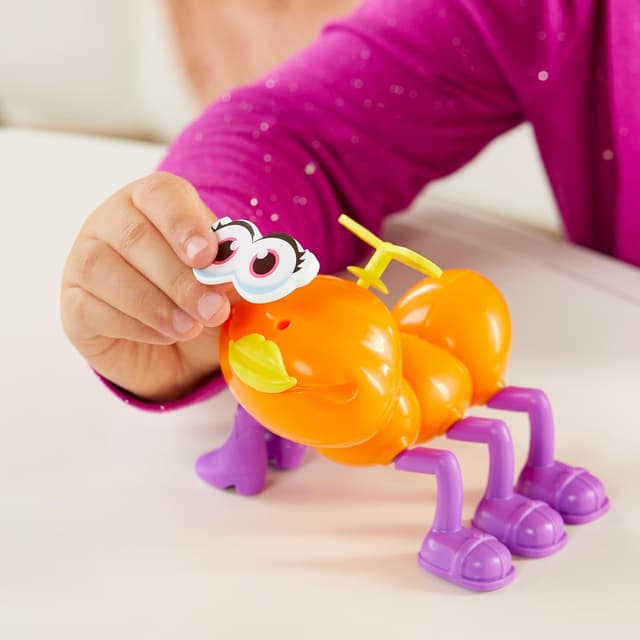 Thumbnail 4 de Hasbro Cootie Bug-Building Game