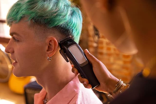 Detalle de Andis inCRED Set tagliacapelli senza fili agli ioni di litio (560585) – kit domestico da 18 pezzi