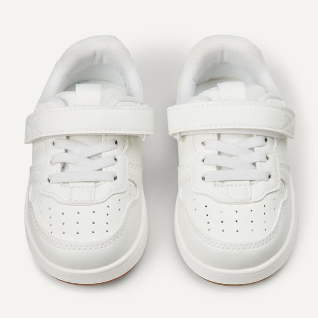 Detalle de Amazon Essentials Unisex Kids’ Low-Top Hook & Loop Court Trainers