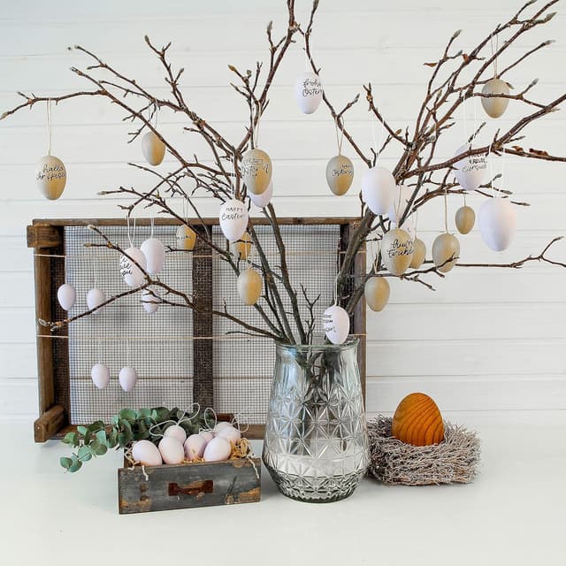 Detalle 2 de Papierdrachen 12 Holzanhänger Ostern 7x7cm inkl Band