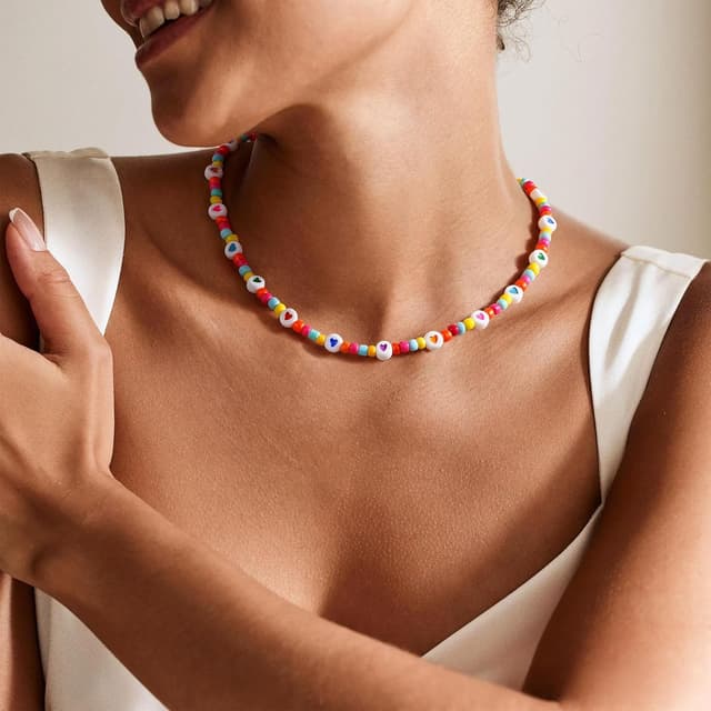 Detalle de TINGN Bunte Perlenkette für Damen – handgefertigte Boho Herz-Perlenkette mit verstellbarer Länge
