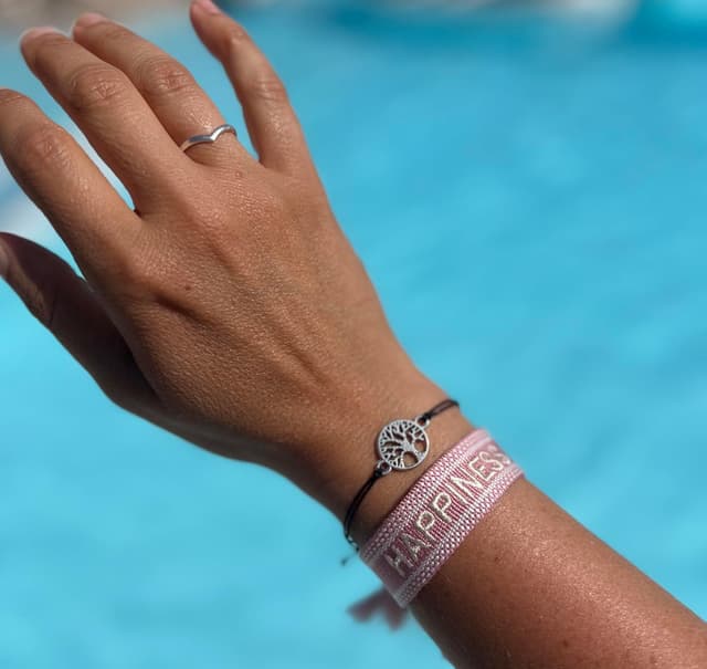 Detalle 2 de Selfmade Jewelry Armband „Lebensbaum“ Gold – Handmade Glücksarmband mit Anhänger