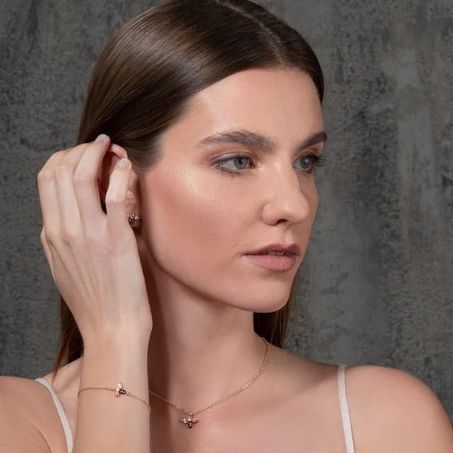 Detalle de namana Collana da donna con ciondolo a forma di ape, zirconi e smalto nero