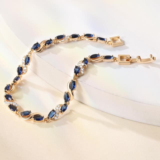 Detalle de Richapex Damen-Tennisarmband Infinity mit 18K vergoldetem Finish und Strass & Zirkonia