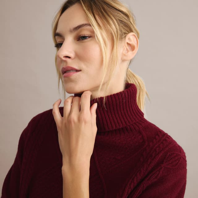 Detalle de Verhunt Jersey cuello vuelto greca mujer de lana