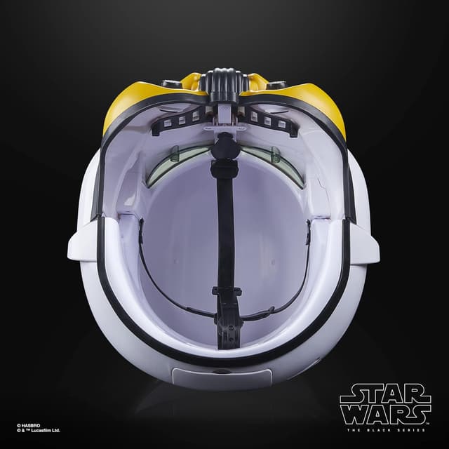 Detalle 2 de Star Wars The Black Series Mandalorian Artillery Stormtrooper Premium Electronic Helmet