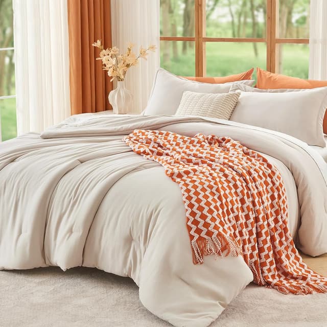 Detalle de MUXHOMO Queen Size Comforter Set (Beige) — 3-Piece All-Season Down-Alternative Bedding