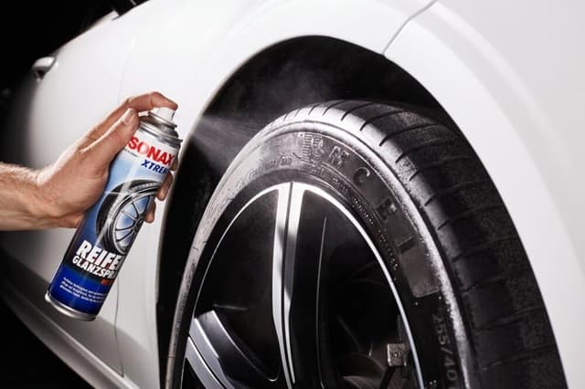 Detalle 2 de SONAX XTREME ReifenGlanzSpray Wet Look 400 ml