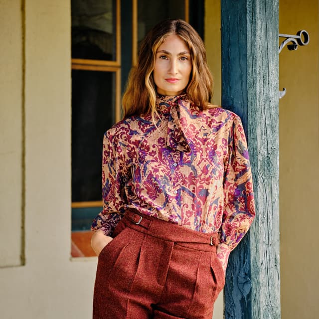 Detalle de Verhunt camisa de mujer con lazo 100% algodón