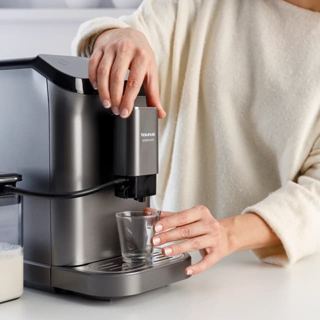 Detalle 1 de Taurus Accento Late ☕️ Cafetera Automática Gris