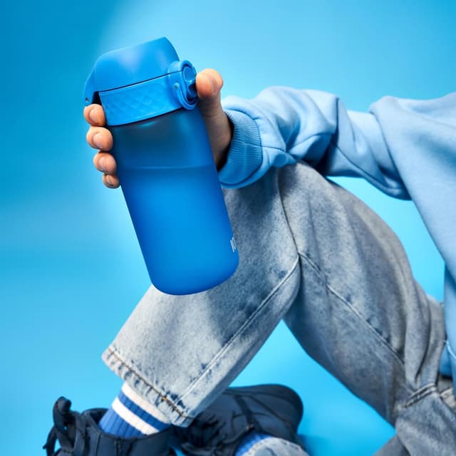 Detalle 2 de Ion8 Gourde Enfant 350 ml bleu