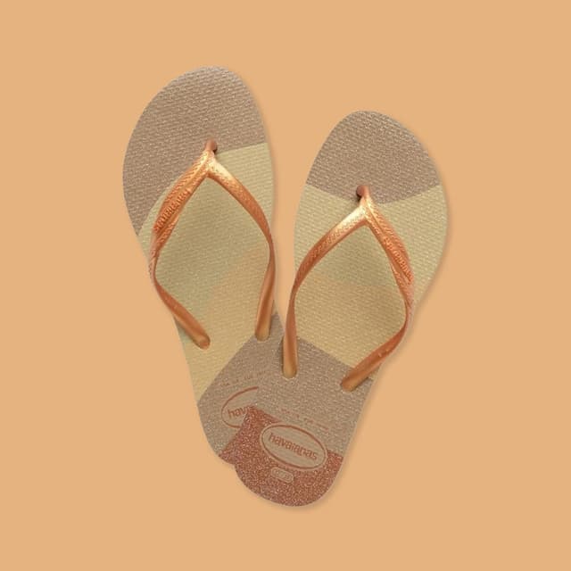 Detalle de Havaianas Fantasia Gloss – infradito da donna comode e minimal con tocchi brillanti
