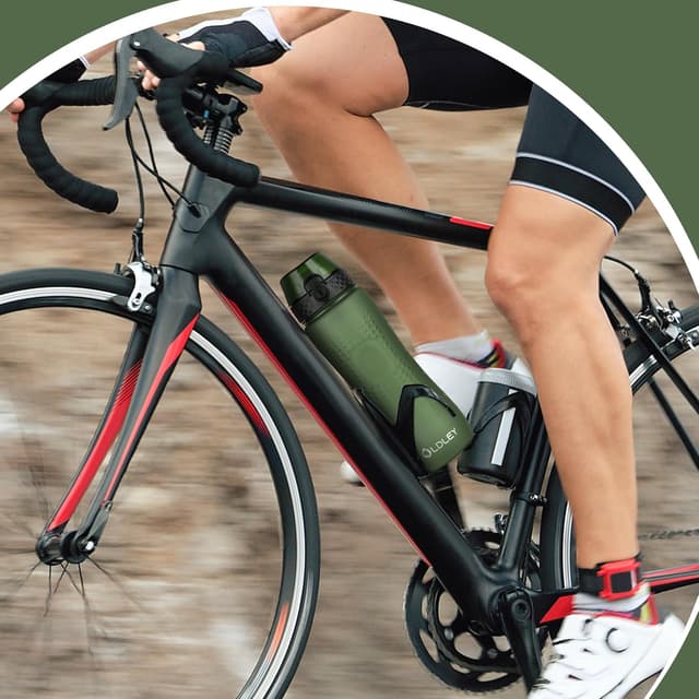 Detalle de OLDLEY 750ml/25oz water bottles with straw – BPA-free Tritan, leakproof flip-top and time markings (Army Green)