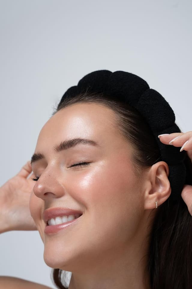 Detalle de Brushworks Black Cloud Headband, fascia donna in spugna morbida e assorbente