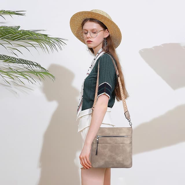 Detalle 2 de Gladdon Damen-Umhängetasche mit breitem Jacquard-Schultergurt, Crossbody-Mittelgröße