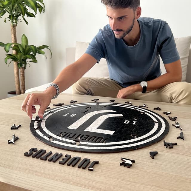 Detalle de Iconic Puzzles Juventus (Logo) – Puzzle en bois sous licence officielle, taille S, 150 pièces