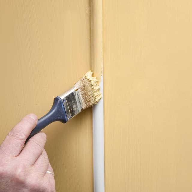 Detalle 2 de D-Line 20x10mm Cable Trunking 4m Multipack (Half Round, Self-Adhesive, Paintable) – White