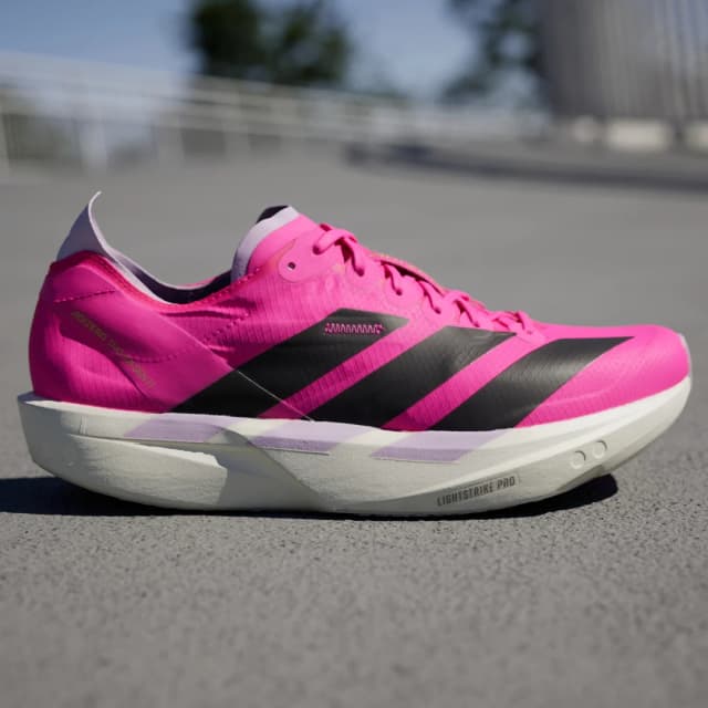 Detalle 2 de adidas Zapatilla Adizero Takumi Sen 11 en color rosa