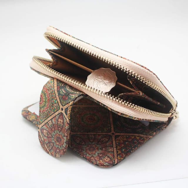 Detalle de boshiho Cork Wallet for Women – Slim vegan cork purse with zip, card slots & coin pocket