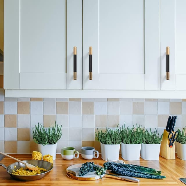 Detalle de Lot de 10 poignées de meuble Amerdeco 96 mm noir doré avec vis