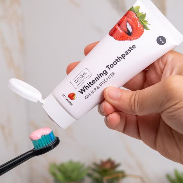 Detalle de Whites Beaconsfield Strawberry Whitening Toothpaste for advanced stain removal & enamel protection