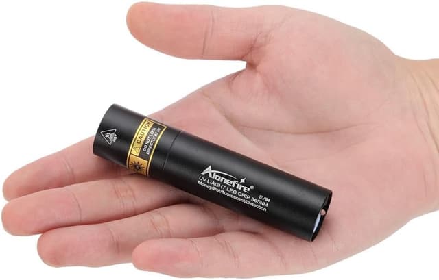 Detalle 2 de Alonefire SV94 365nm Small UV Torch Light (3W) – USB-C rechargeable mini blacklight