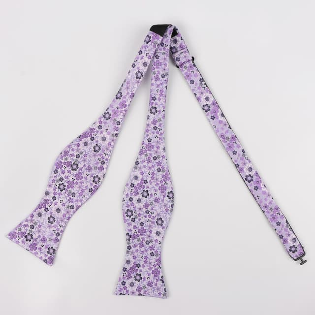 Detalle de Alizeal Men’s Self Tied Floral Bow Tie and Pocket Square Set