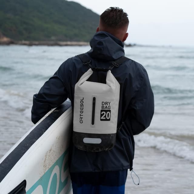 Detalle 2 de Waterproof Dry Bag with Adjustable Shoulder Straps (5L/10L/20L/30L)