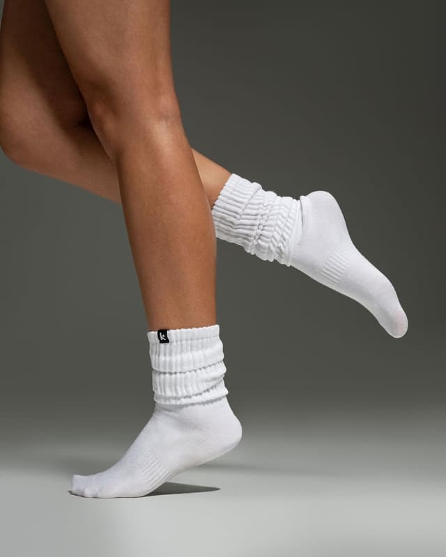 Detalle 2 de Kamo Fitness Cozy 3-Pair Pack Scrunch Long Crew Socks for Women (Size 5-9)