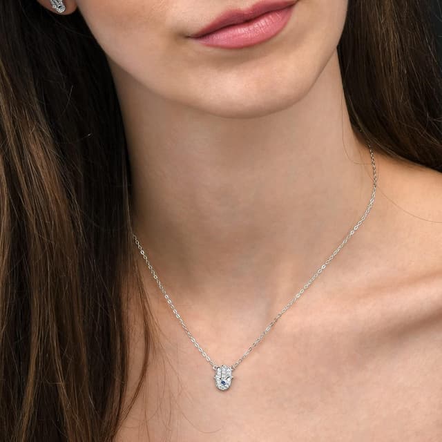 Detalle de Diamond Treats collana in argento 925 con ciondolo Mano di Fatima (Hamsa) con zirconi blu e bianchi