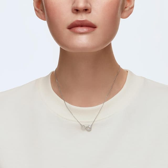 Detalle 2 de Swarovski Collar Infinity blanco, baño de rodio 💍