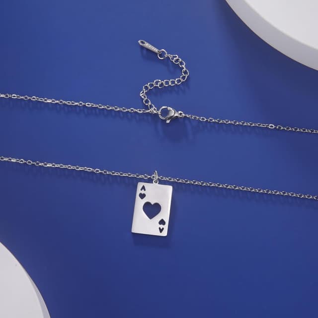 Detalle de VASSAGO Halskette mit Poker-Anhänger aus Edelstahl im Gothic-Hip-Hop-Stil