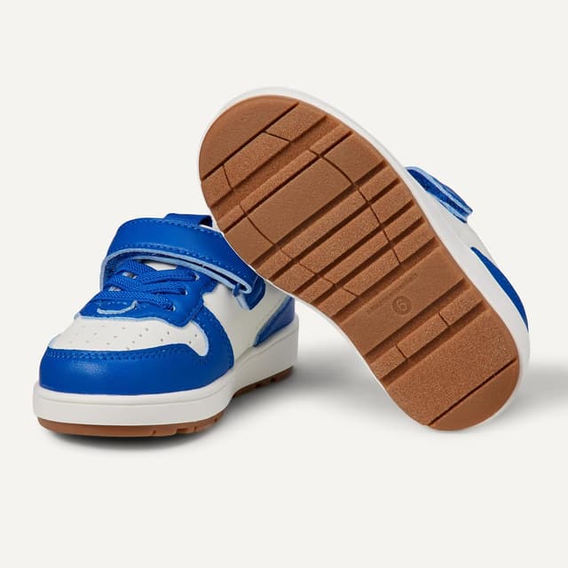 Thumbnail 6 de Amazon Essentials Unisex Kids’ Low-Top Hook & Loop Court Trainers