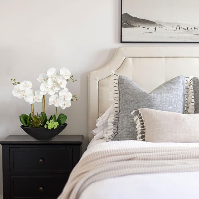 Detalle 2 de Oairse 18" white artificial orchid arrangement in black ceramic pot