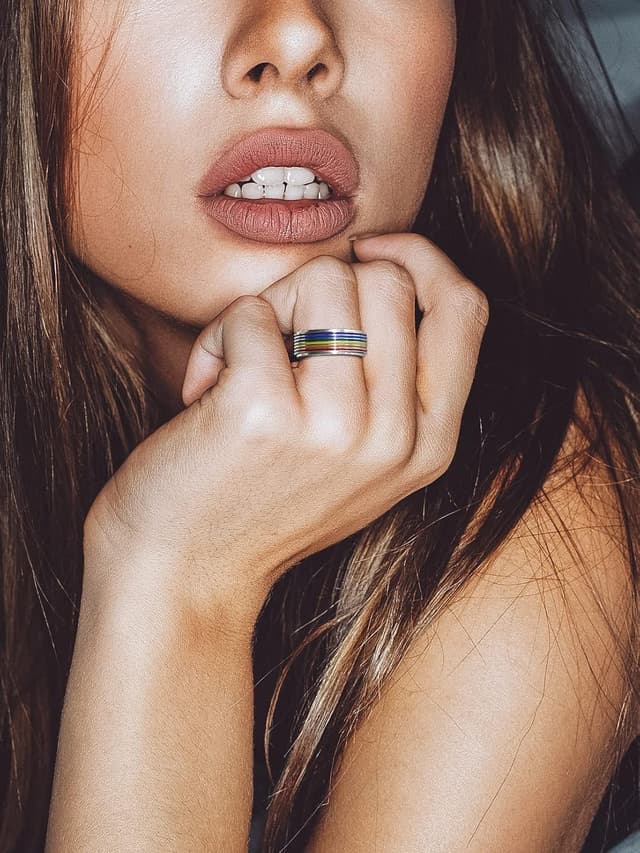 Detalle 2 de Bandmax Bague LGBT tournante 7,8 mm