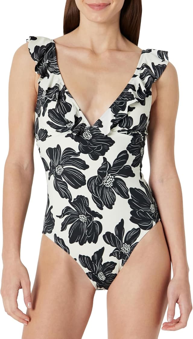 Detalle 2 de Amazon Essentials women’s ruffle V-neck one-piece swimsuit with built-in shelf and removable cups