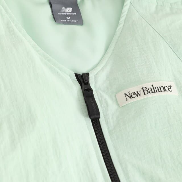 Detalle de New Balance MV51550CYS Chaleco de Hombre