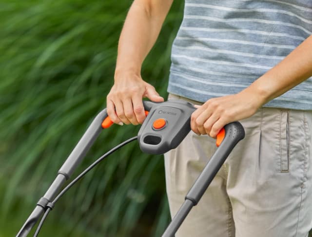 Detalle de GARDENA PowerMax 32/18V P4A Solo Akku-Rasenmäher für bis zu 200 m²