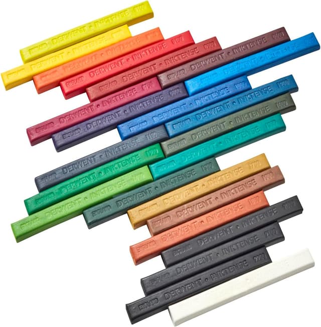 Detalle 2 de Derwent Inktense 💧 Caja con 24 Barras de Tinta Acuarelable Profesional